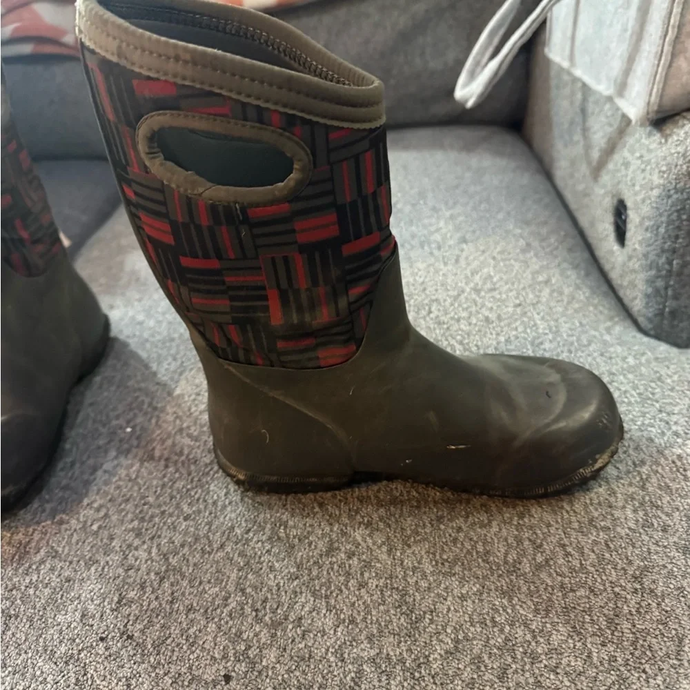Bogs Kids Waterproof Rain Boots - Grey with Red/Black Pattern Size 4